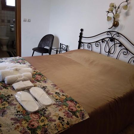 Xenios Petritis Apartment Levadeia Bagian luar foto